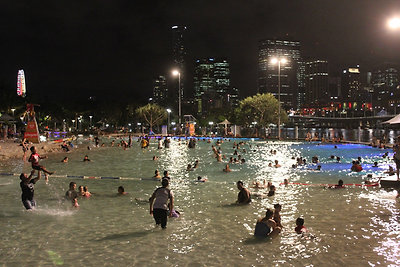 Mindenki élvezi a vizet