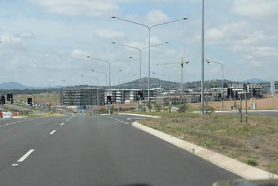 Épülnek a lakások/ házak, de kinek? (kérdik a helyiek)