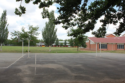 Itt kidobósoztunk ebédszünetben