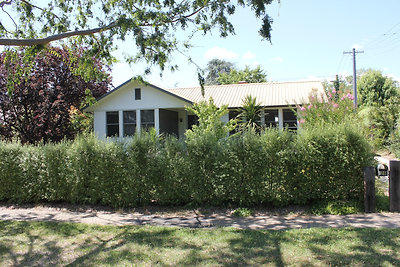 Így nézett ki a mi házunk is (ez a szomszéd)