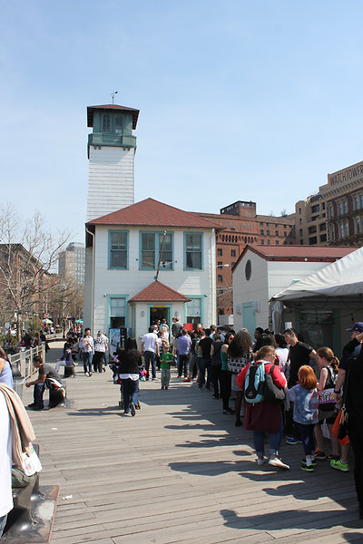 Valami híres fagyizó, de sose volt türelmünk kiállni a sort...