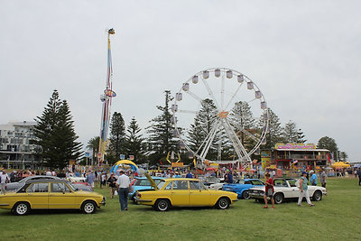 Brit autó találkozó egy jellegtelen kisvárosban