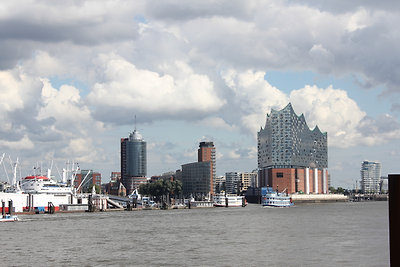 Már majdnem kész a Filharmónia, 2007ben kezdték :)