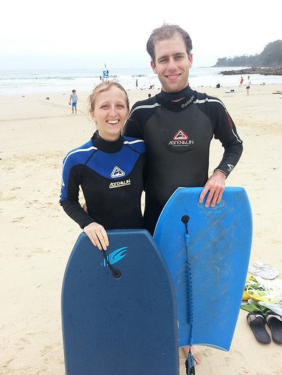 Délután neoprén ruhában boogie boardoztunk!