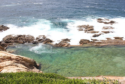 Úszómedence kőből