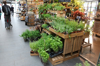 Gyors kép a közeli extra vásárcsarnokból: friss fűszeres bolt.